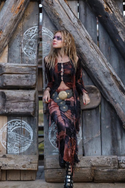 Наталья Поклонаская в образе ведьмы 2025